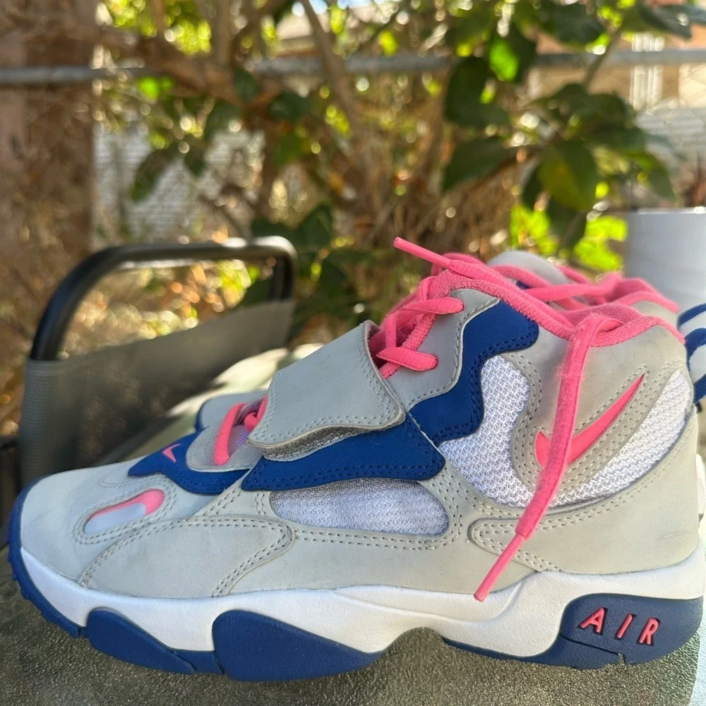 Nike Air‎ Speed Turf GS Kids Sneakers - Gray, Pink, and Blue Size 5.5